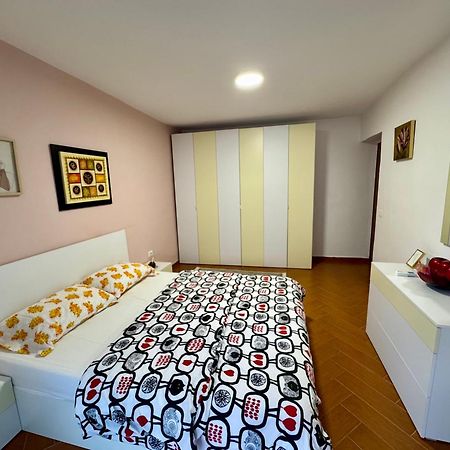 Skerdi'S Apartment - City Center ティラナ エクステリア 写真