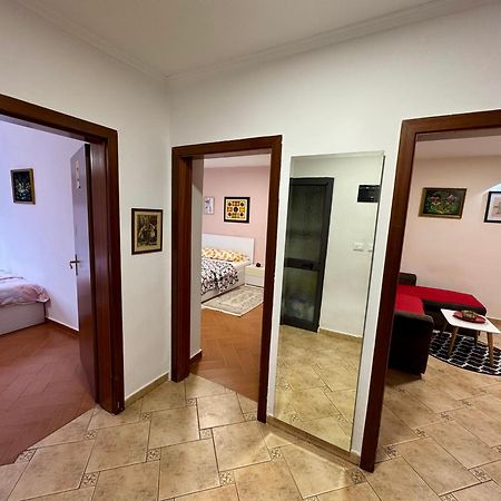 Skerdi'S Apartment - City Center ティラナ エクステリア 写真