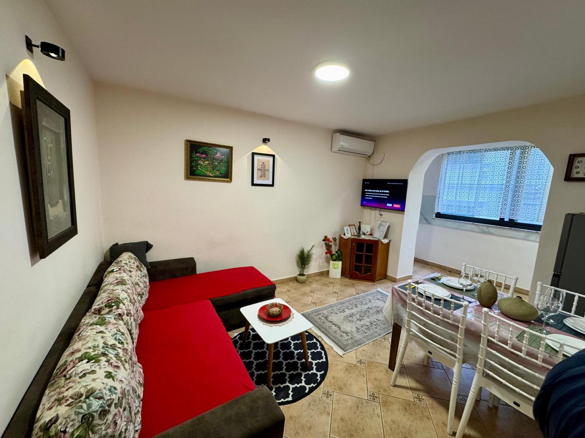 Skerdi'S Apartment - City Center ティラナ エクステリア 写真